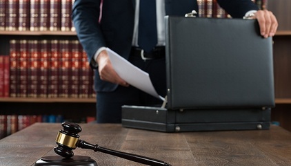 【特写】跨行奋斗十年的金领律师:我不允许自己丢客户